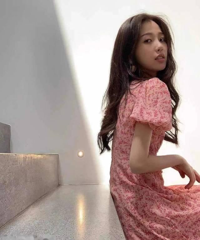  『香芋紫』别再穿黑白灰了，今年爆火的“初恋色”显白又好看！！