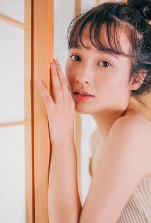 丰腴吊带美女火辣性感私房写真图片