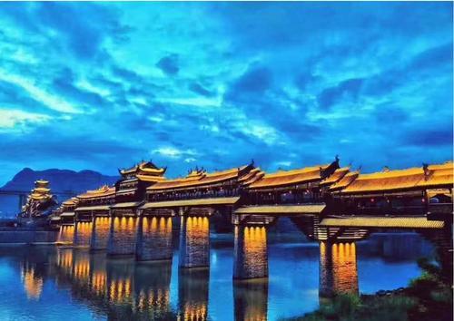 重庆这个县被誉为渝鄂咽喉,以八面山为分水岭,深藏于武陵山腹地