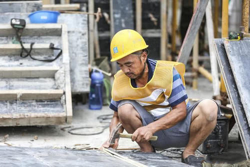  「买房」当初使劲往城市挤，花高价买房的农民，为何现在却想“