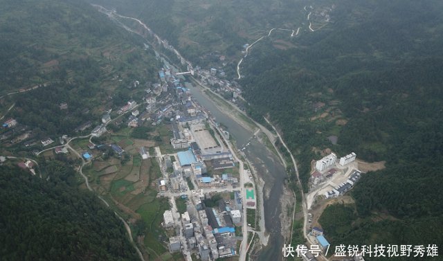 悬崖上的村庄,沉醉其中不知归路