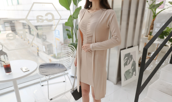 女神孙允珠，芳菲春泥沁花兰馨晓色包臀裙