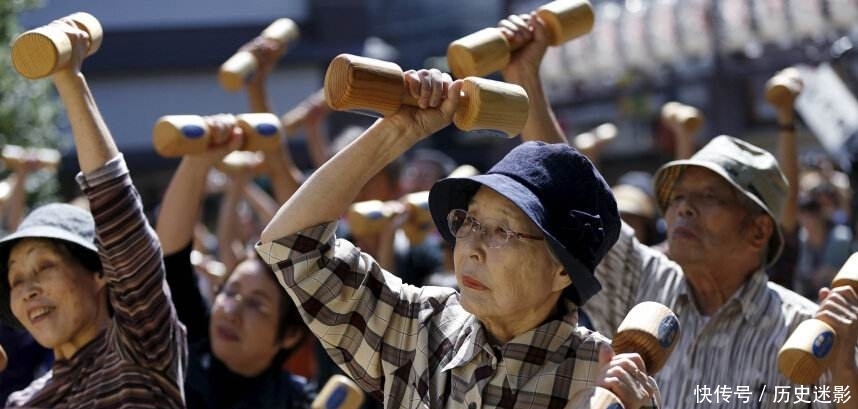 日本老人和中国老人的区别在哪吗？中国游客：不看可能还不知道！