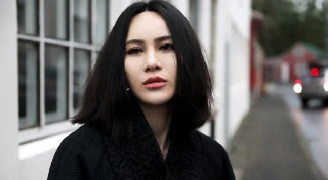  #新人#她曾是超女冠军，经历坎坷不忘初心，慧眼识珠发掘新人