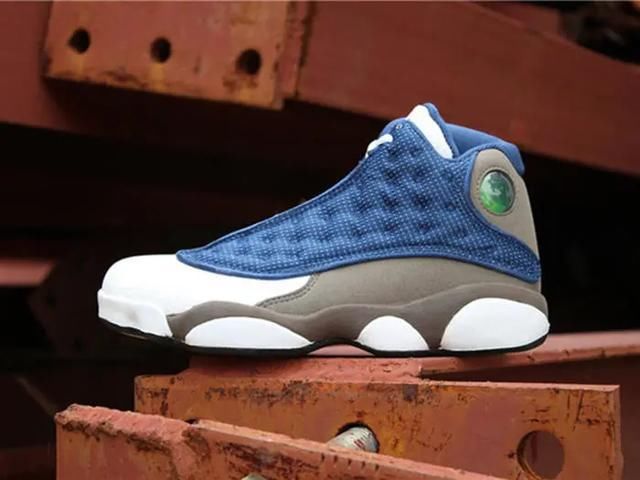  【发售价格】全新亚限Yeezy 350即将来袭，经典AJ13Flint配色定档5月