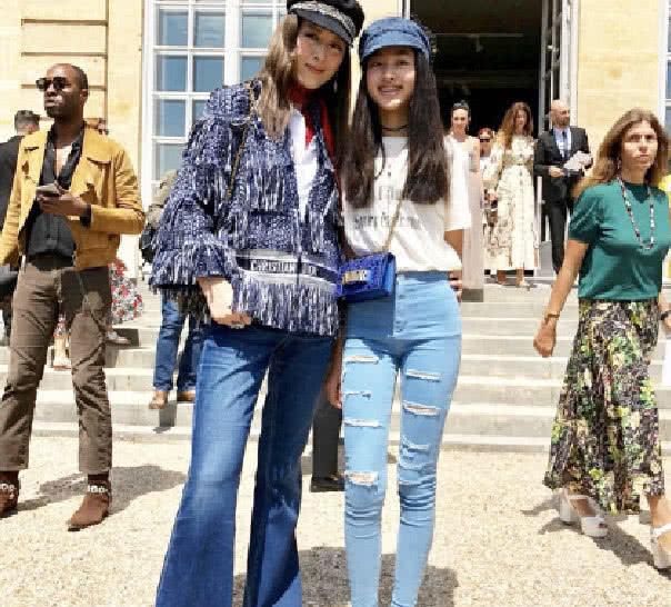 “筷子腿”已经过时了，看看中外明星都在秀“豆芽腿”