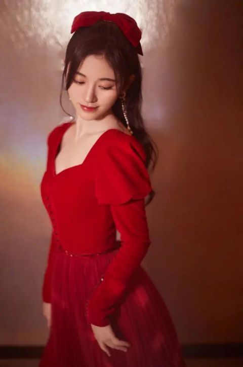 2019鞠婧祎谢娜春晚