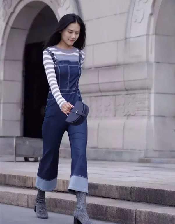  #女生#低帮鞋大势已去！现在流行“袜子靴”，显瘦百搭，8成女生很适合
