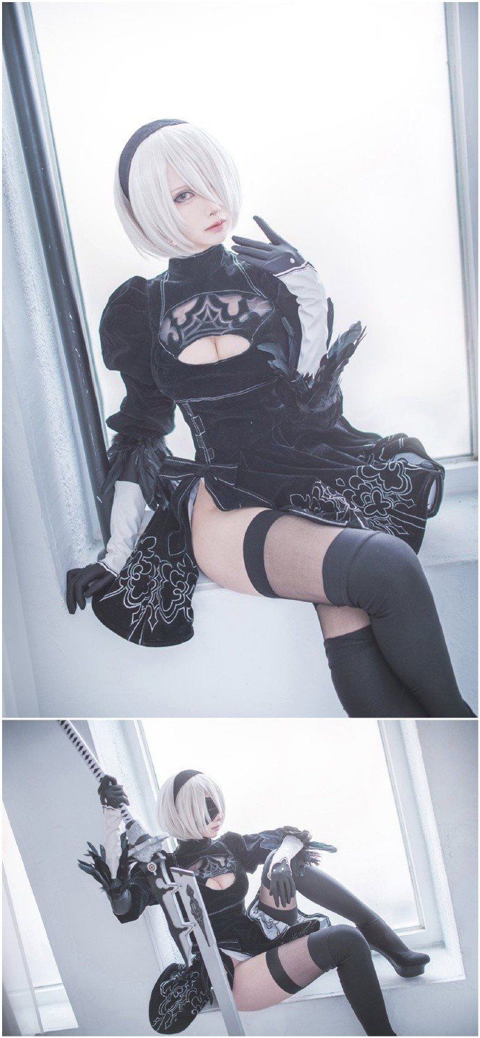 妹子Cos《尼尔》A2和2B美照 穿紧身衣展示火辣身材