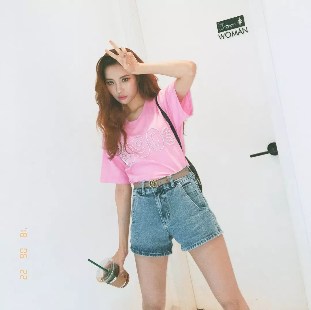 这些S型身材的"蛇精系"美少女也太性感了吧!