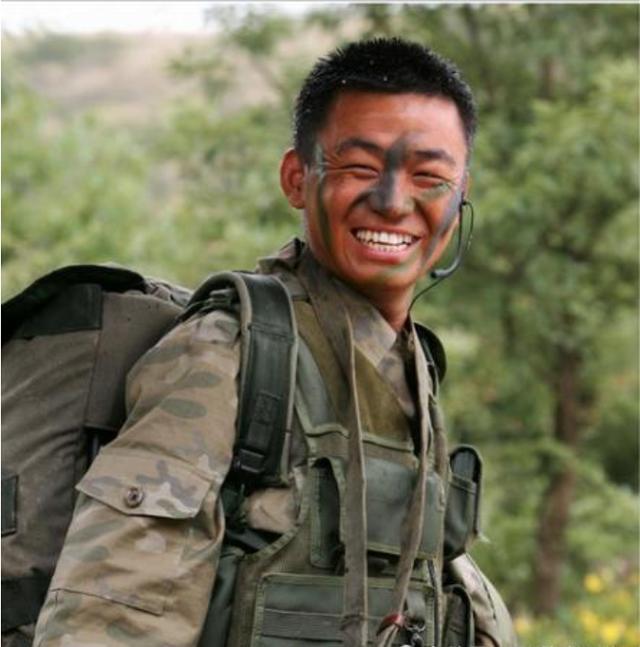 一群戏精闺蜜否认马蓉带儿子出国，是王宝强为多分财产造谣