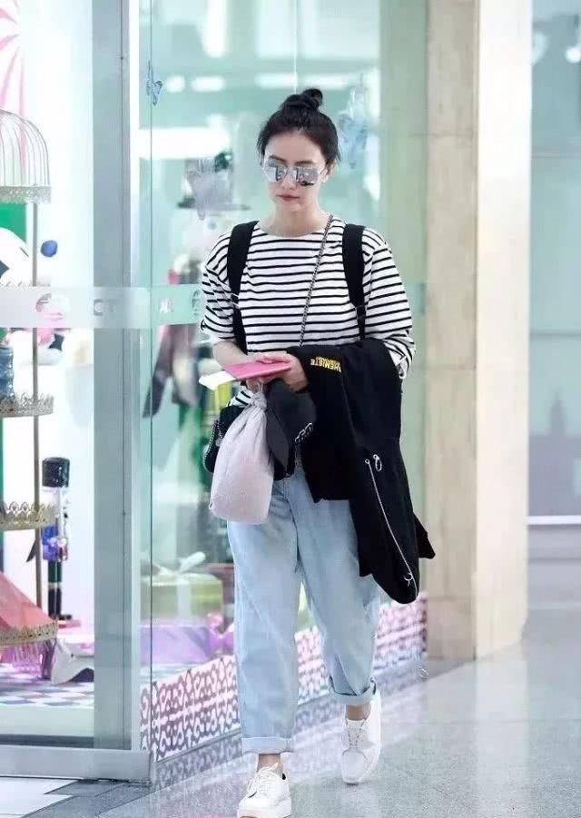  春天@条纹T恤经久不衰，春天这样穿就很chic！