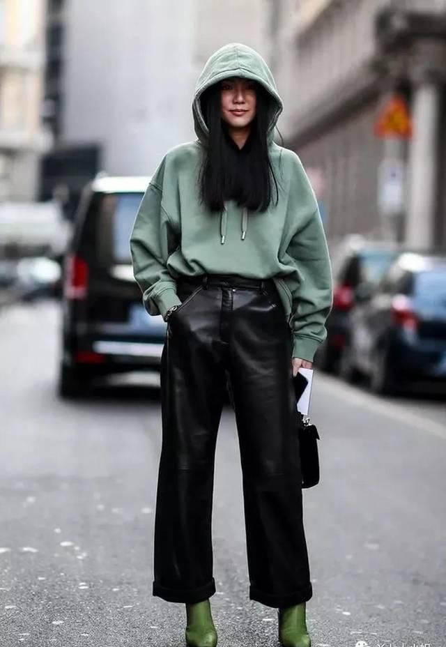  漂亮：时尚街拍示范性，这25套连帽卫衣穿衣搭配，究竟漂亮在哪儿？