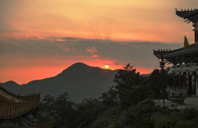 全国最良心的景点!不收门票就够skr了，到山顶还有人管吃管住?