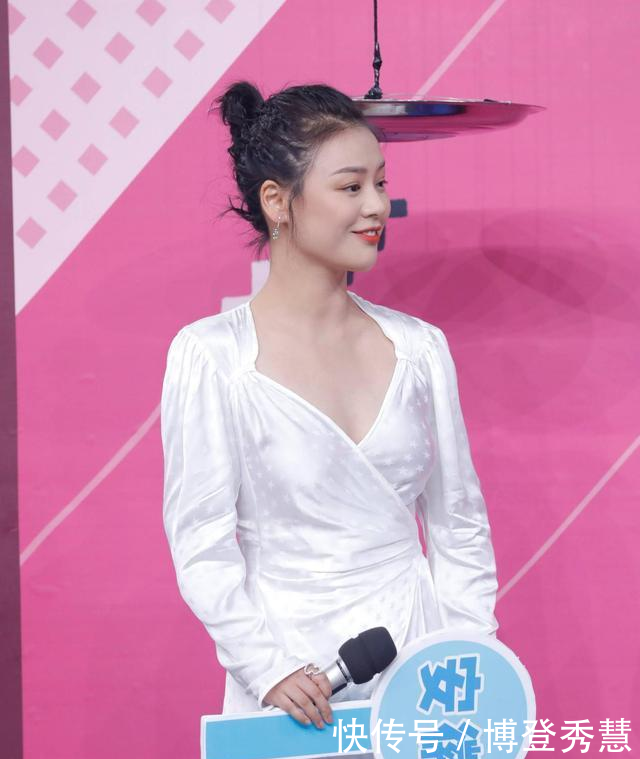  「拉长身形」微胖女生看过来，想要从头美到脚，掌握这3个显廋技巧就够了！