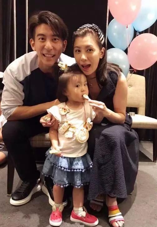 不信｜42岁贾静雯颜值有Bug了？原来这个地方有道纹真的会显老