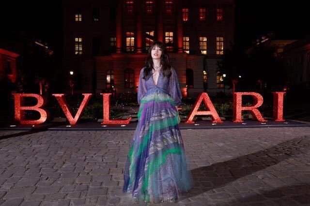 42岁舒淇与42岁林心如，同剪刘海，哪位女神更少女？