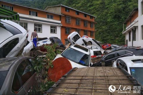 直击：四川汶川耿达镇龙潭村受灾现场