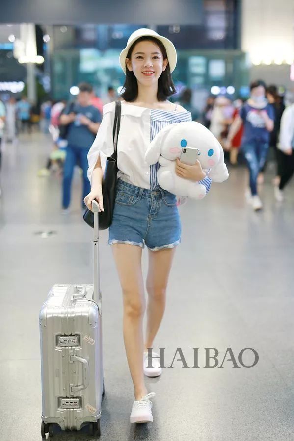 秘籍| 明星都在炫腹秀美腿，但怎么露才更高级?【海报街拍】