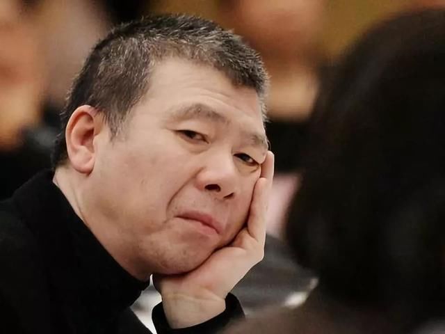 猛料影视婊？冯小刚和华姨涉嫌违规圈地，千亿地产骗局要崩盘？