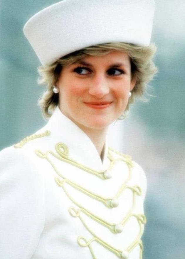 戴安娜王妃生前经典老照片, 一颦一笑尽显优雅, 惊艳众人