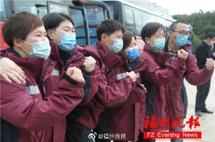  「增援」福建再派107将，增援武汉！带队院长挥别九旬父亲
