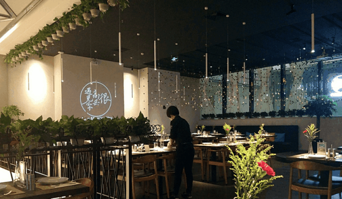 韩寒餐厅“欠薪12万遭起诉”网友称:难道他出名,活该背黑锅?