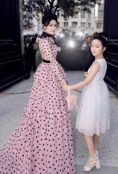 看完田海蓉的波点裙，再看看鲍蕾，网友：真不明白陆毅怎么想的！