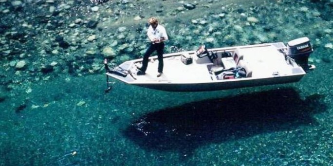 世界上有一个平静的海，却隐藏着无限杀机，埋葬了无数船只！