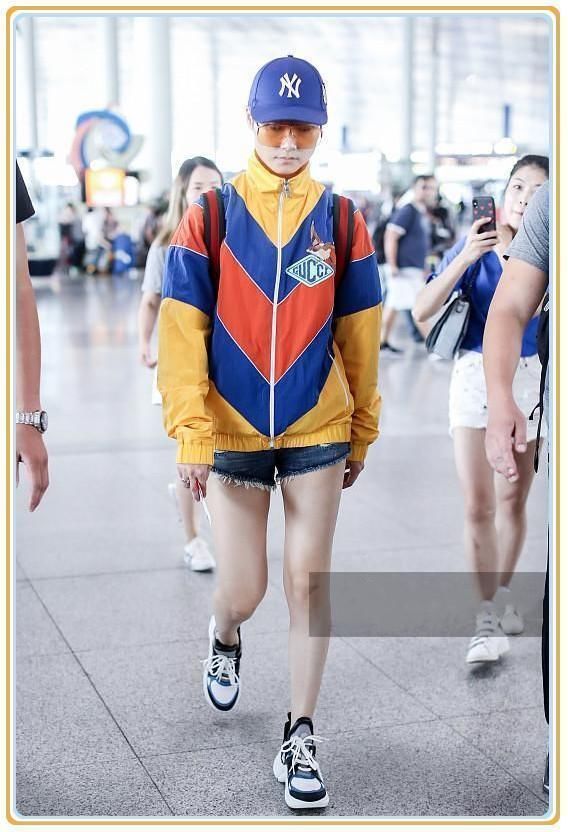 看了李宇春的短裤，再看看张靓颖，果然是没有对比就没有伤害啊!