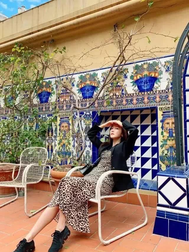  『勾勒出』秋冬季不容易穿？显肿又显胖？那样搭出街120斤也会变90斤