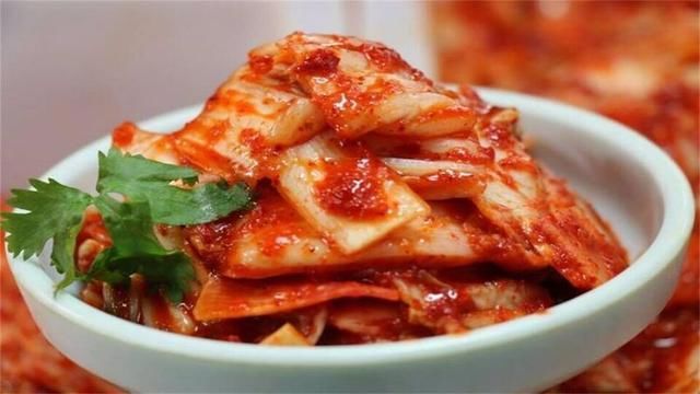 韩国游客想捡便宜？在中国买了几十斤泡菜，看到账单以后破口大骂