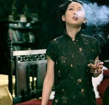 盘点女明星穿旗袍，张曼玉穿出古典感觉，而她却穿出了现代美