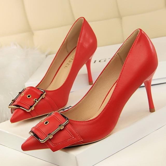 穿上一双这样的高跟鞋，腿美人更美