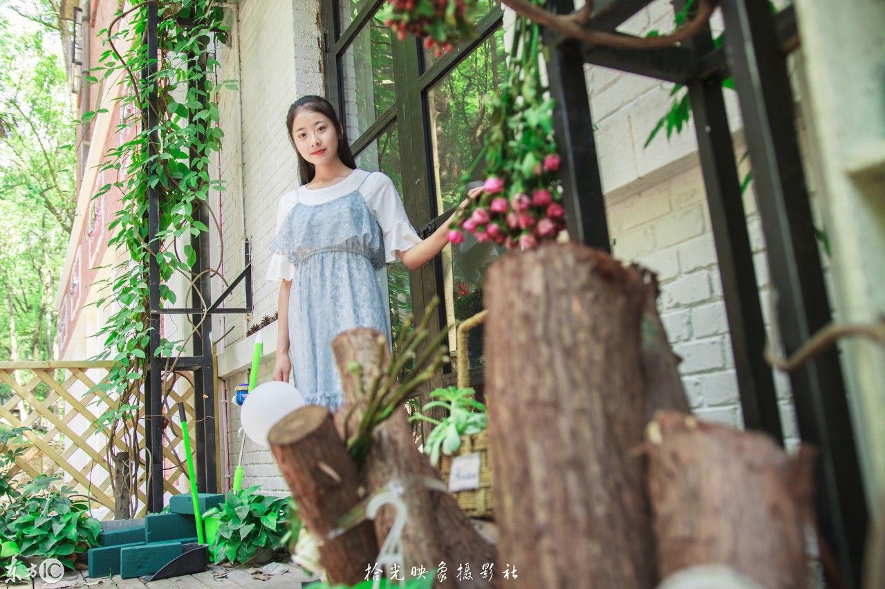 纯天然的美女，真想与你隐居于此