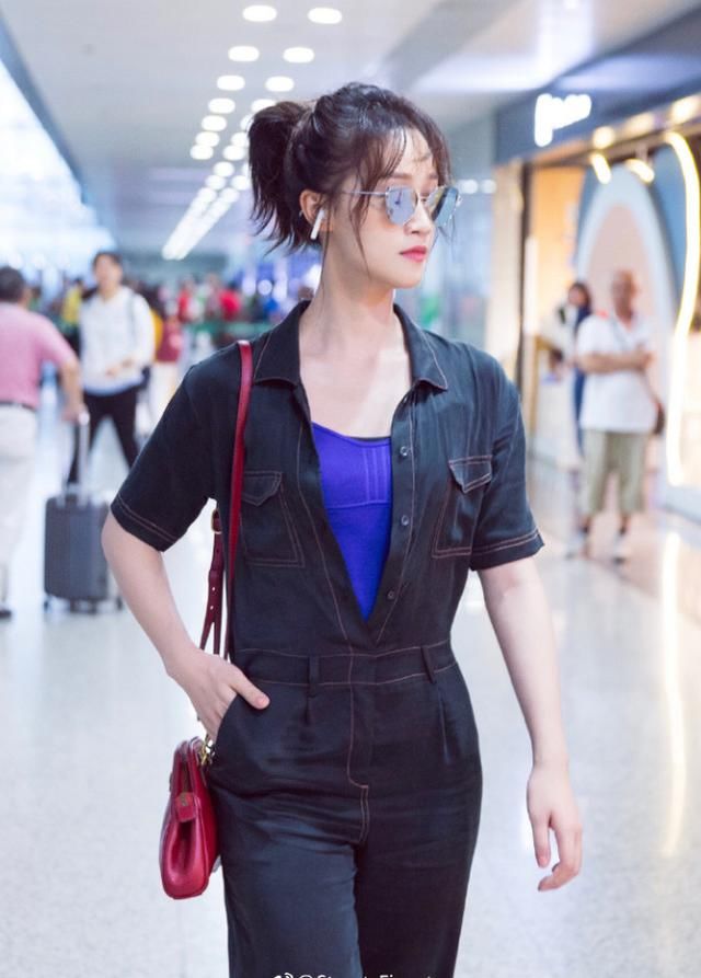 本以为韩雪穿连体服够完美了，可看到蓝盈莹后才知道什么叫气质！