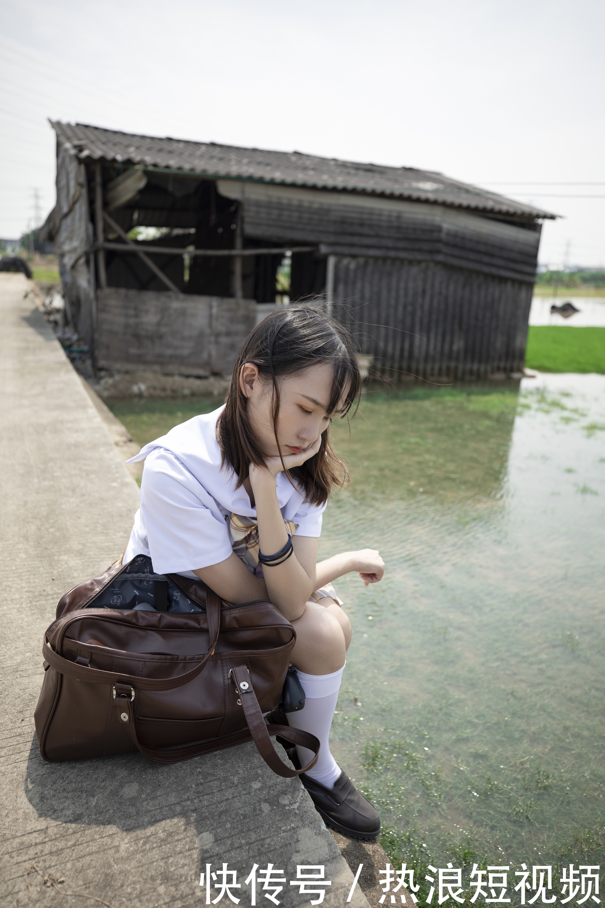 分享一组在广州低涌拍摄的小新鲜美女写真