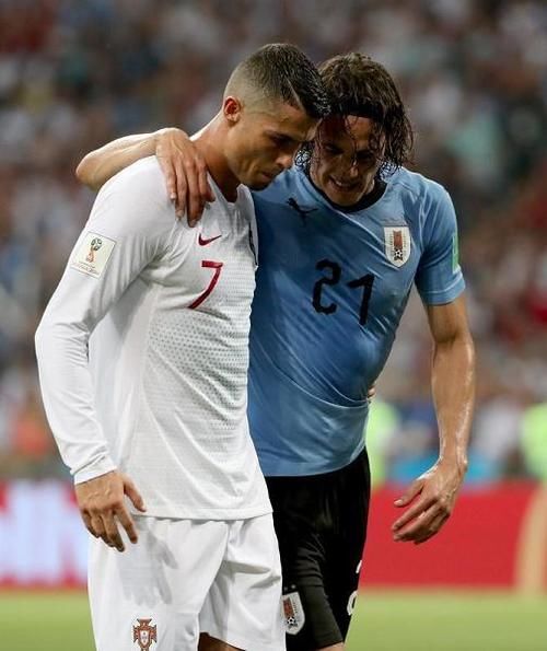 暖心一刻:葡萄牙C罗搀扶受伤的乌拉圭前锋卡瓦