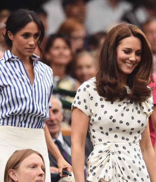 凯特这次不穿套装，穿抹胸印花裙简直美哭，3千多元鞋换双可好?