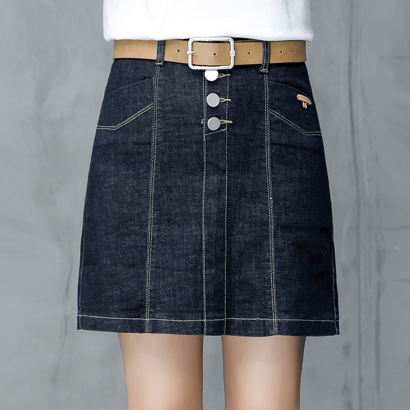 女生t恤衫下面怎么搭配，多穿这样的短裙，一眼就忘不了