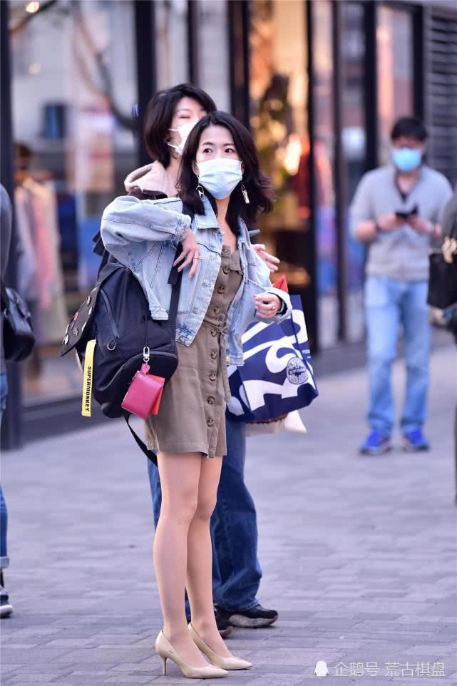  位美女选择一■好看还显瘦的尖头细高跟鞋，要选择一双高度多少会更好呢？