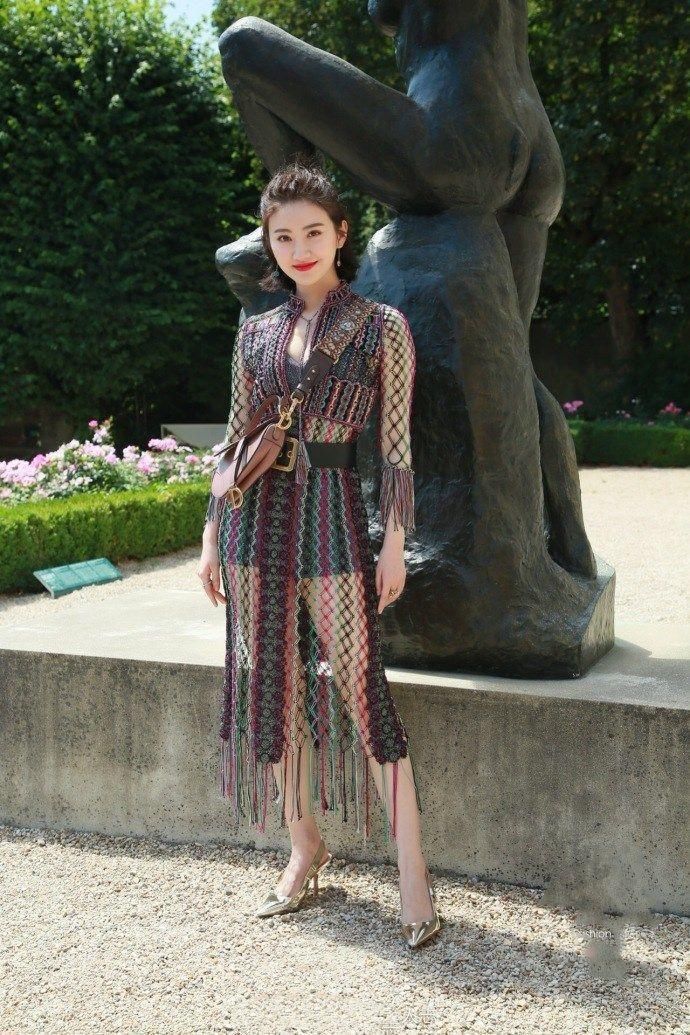 景甜化身“渔网流苏”鱼美人，网友:肤白貌美好气质，很稳!