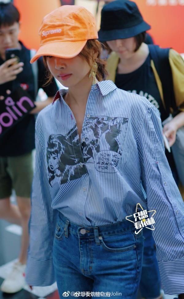 唐嫣把这几款T恤都穿了个遍，超低门槛百搭款谁穿谁美！