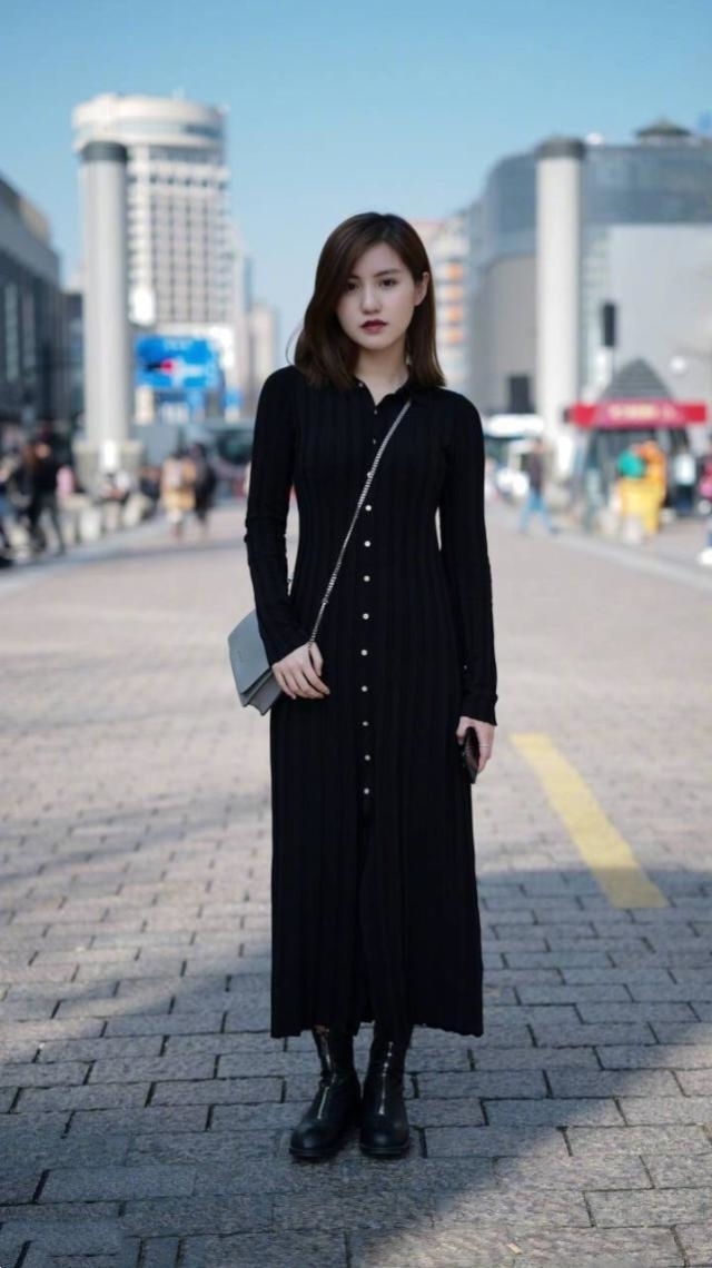 气质|路人街拍,黑色的连衣裙显瘦显气质,简约而又不乏时尚美