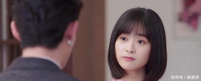 沈月穿粉色旗袍，成全剧最好看的造型，但镜头向下移时我沉默了！