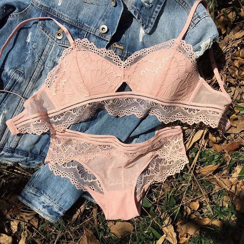 蔡依林又调皮了!穿紧身衣现身机场，转身才发现原来大有乾坤