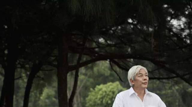  #关系#白头发突然变黑,也未必是好事!这可能和哪些原因有关系呢?