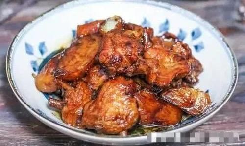  「春天」春天就别吃白菜了，它的维生素比白菜高3倍，只要一块多钱一斤！