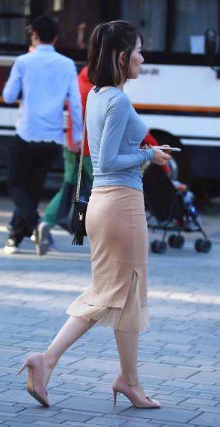 街拍: 如果图8给你做女朋友, 你们愿意吗?