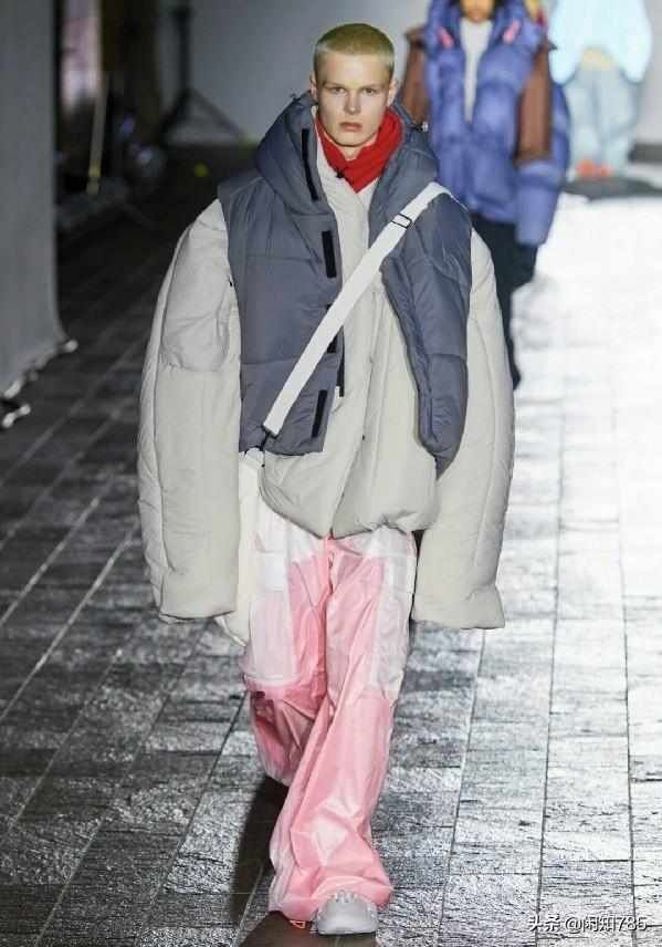 『服饰』时装秀上服饰太奇葩?为何有些设计不切实际,其实这只是一种手段